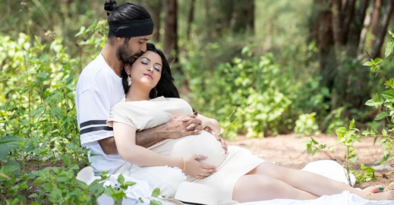 জঙ্গলে বেবি বাম্প নিয়ে পরীমনি, বললেন- পারছি কই আর!
