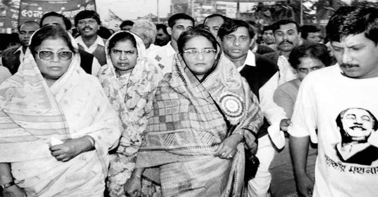 শেখ হাসিনার স্বদেশ প্রত্যাবর্তন দিবস আজ